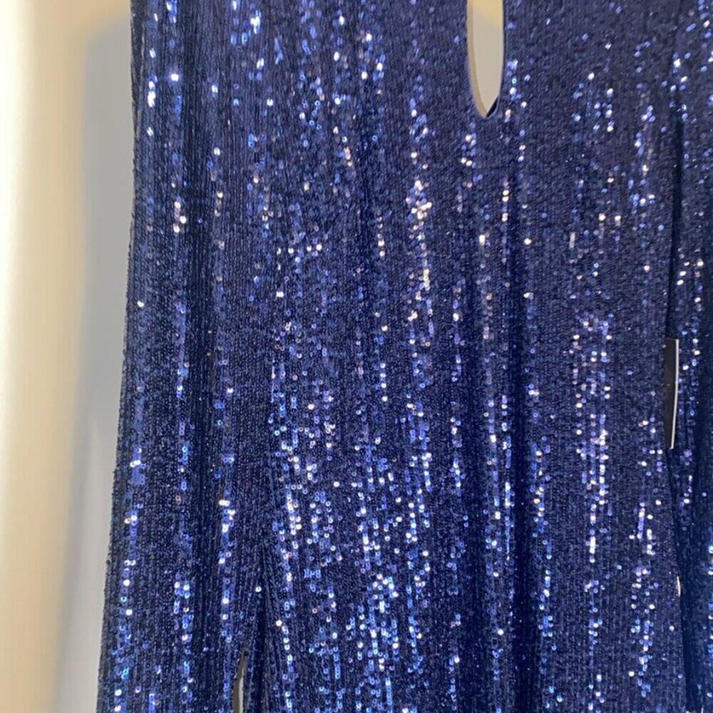 Short V-neck dress by Vince Camuto - Picture 3 of 8